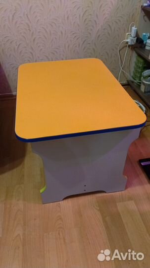 Детский столик с вместительным ящиком