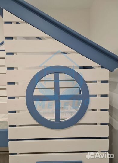 Двухъярусная кровать