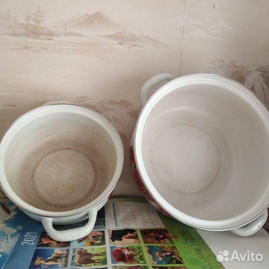 Набор эмалированных кастрюль с чайником