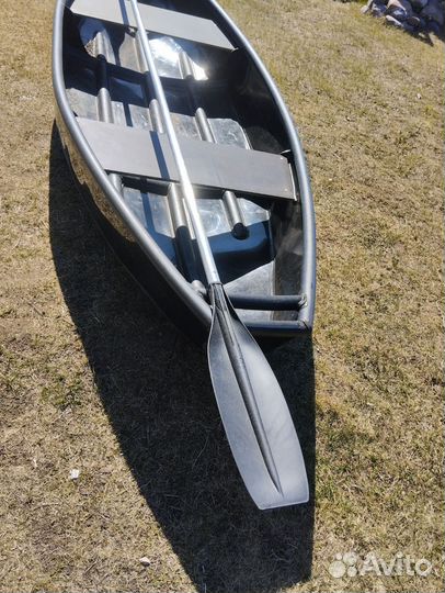 Лодка весельная из пнд