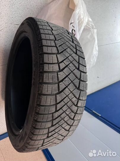 Pirelli Ice Zero FR 22/45 R19