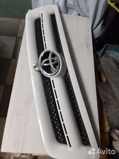 Решетка радиатора toyota ipsum 21-26