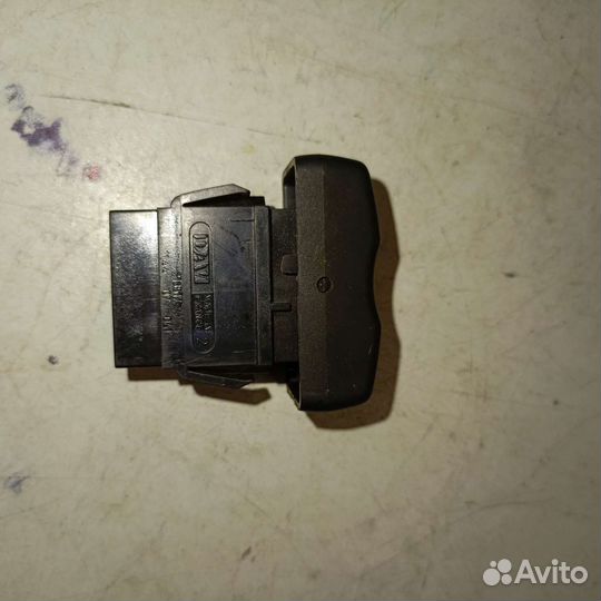 Кнопка центрального замка Renault Laguna 1