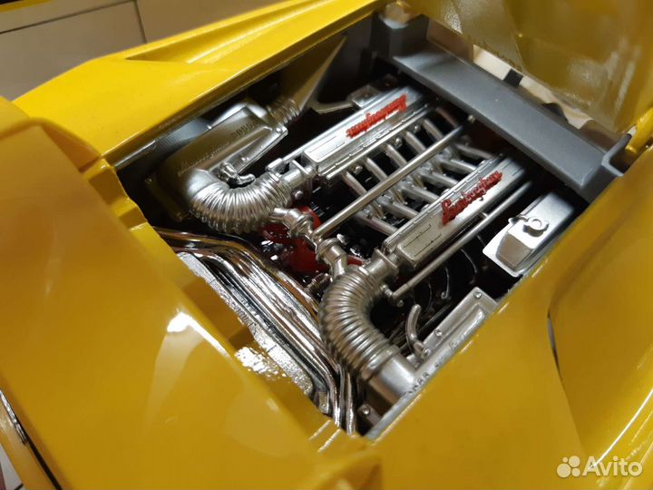 Коллекционная модель Lamborghini Diablo 1:18