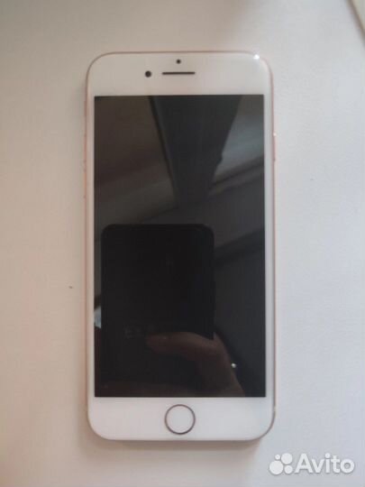 Телефон iPhone 8