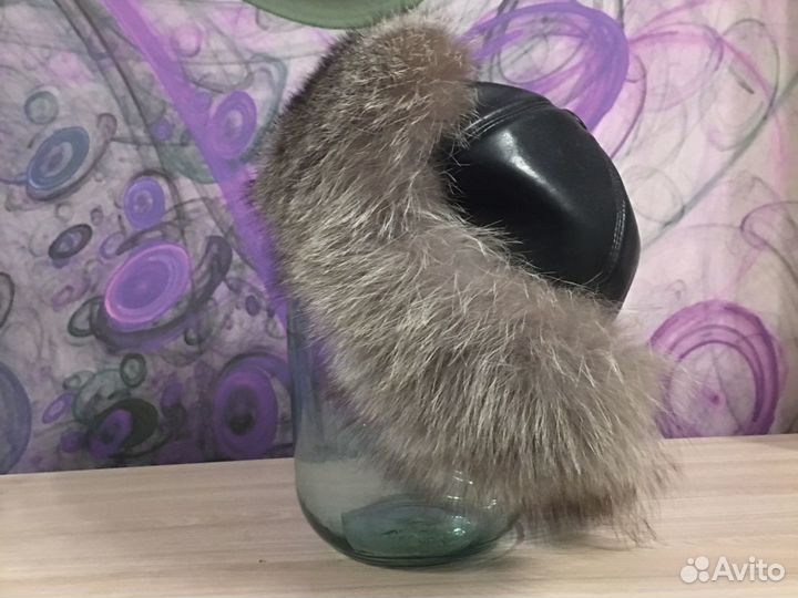 Шапка из кожи с натуральным мехом