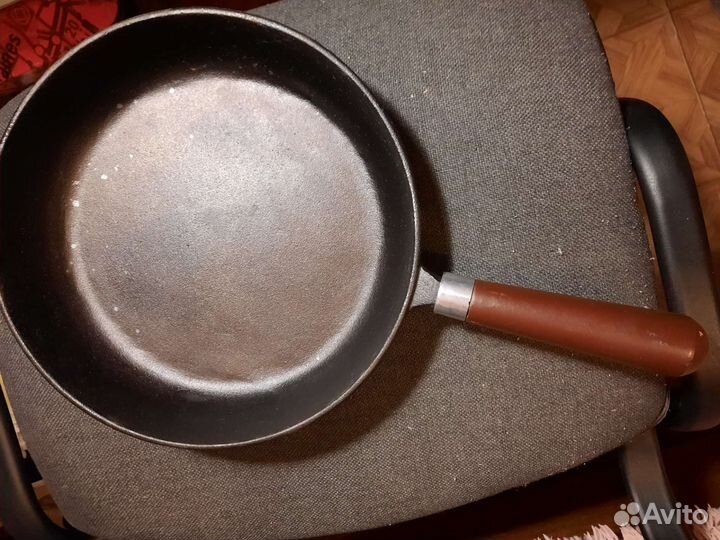 Чугунная сковорода СССР новая