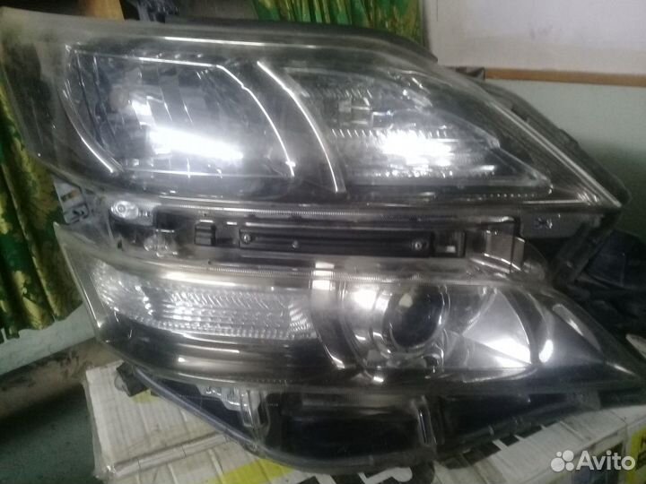 Фара передняя правая Toyota Vellfire 20 кузов