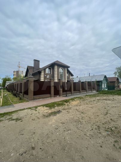 Коттедж 200 м² на участке 6 сот.