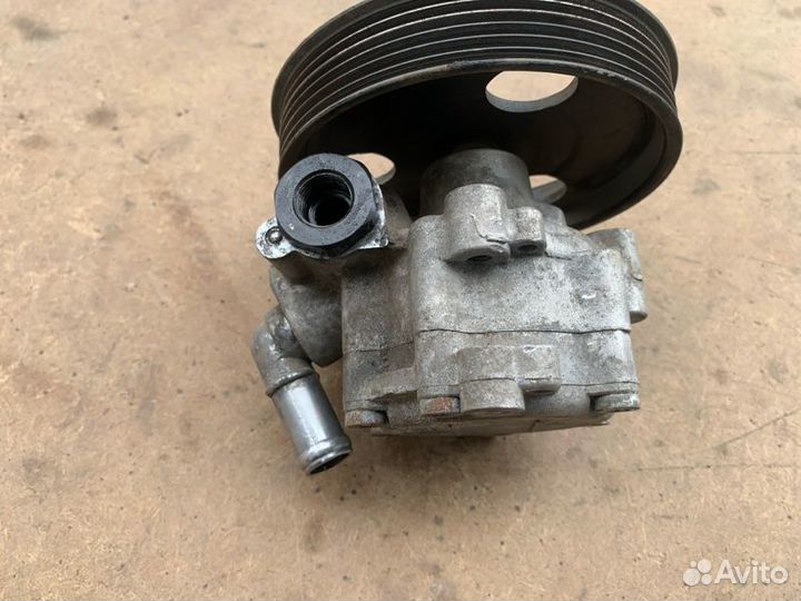 Насос гидроусилителя руля Nissan Almera G15