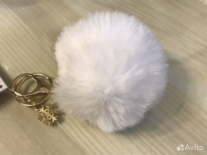 Брелок с помпоном