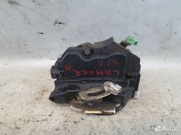 Замок двери задний левый Mitsubishi Lancer 9 4G18