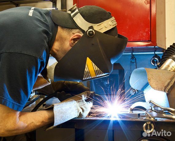 Сварщик на контактную сварку