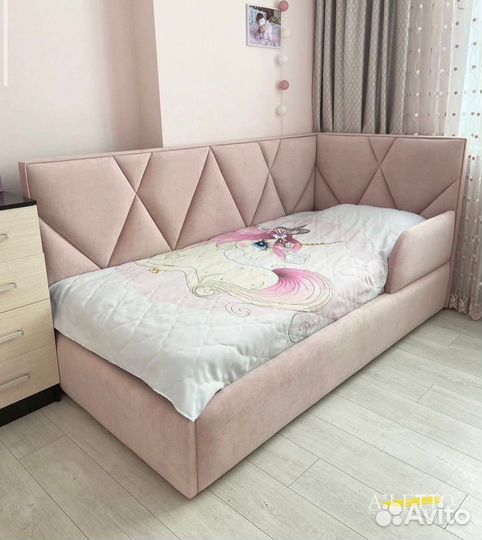 Детская кровать с мягкими бортиками