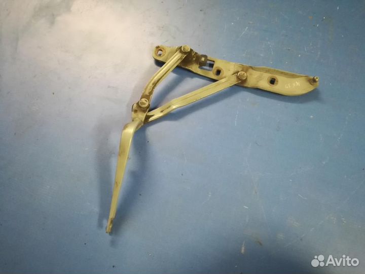 Петля багажника левая BMW 5-серия E39