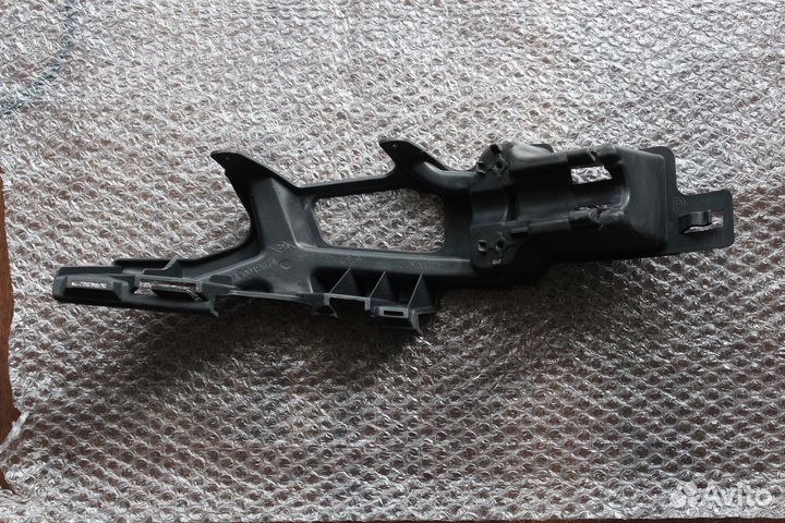 Кронштейн форсунки омывателя фар Laguna 3 (правый)