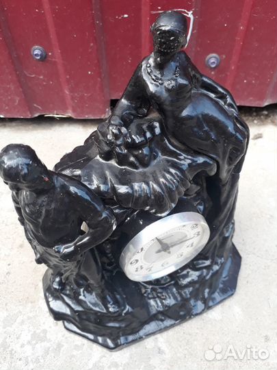 Часы Статуэтка