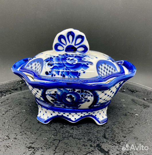 Гжель авторская. Шкатулка с двойным дном