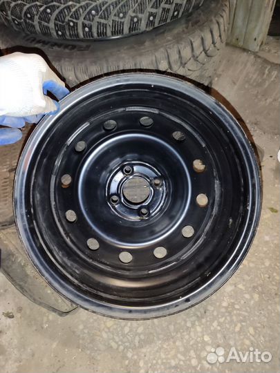 Штампованный диск r15 (Рено, Ниссан, Ларгус)