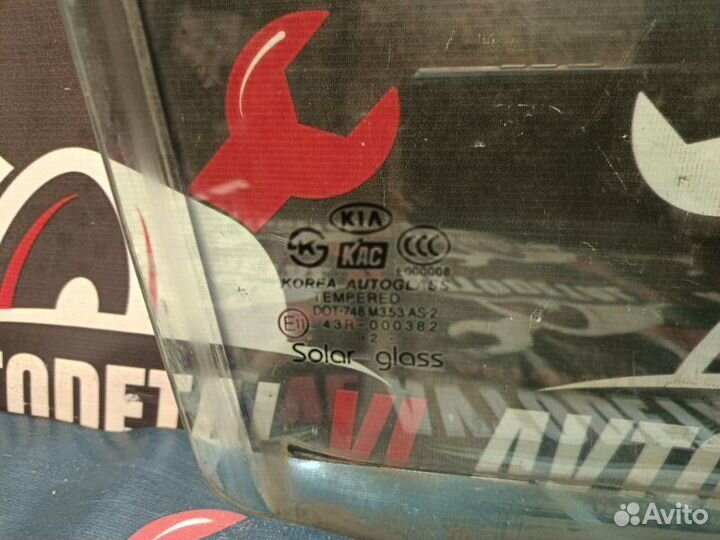 Стекло двери переднее правое Kia Sorento BL D4CB
