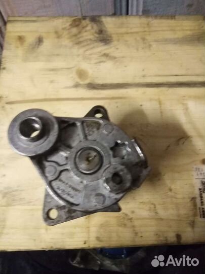 Натяжитель ремня генератора. Мерседес спринтер кла