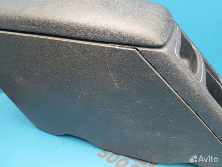 Подлокотник Dodge Durango 4.7 01-04