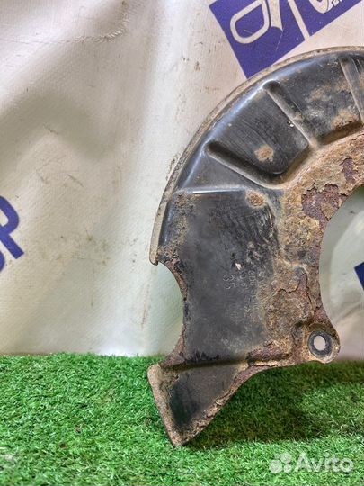 Кожух тормозного диска передний правый Volkswagen