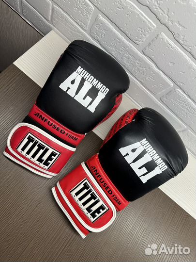 Боксерские перчатки title boxing ALI infused брак