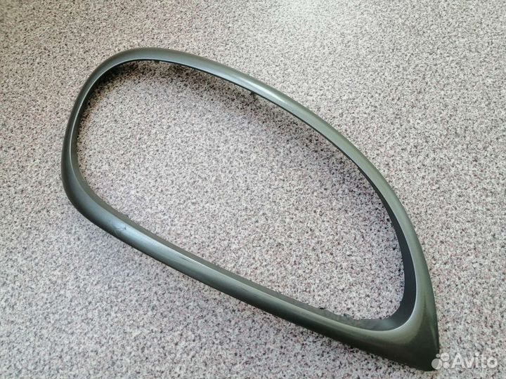 Ободок правой фары газ-31105