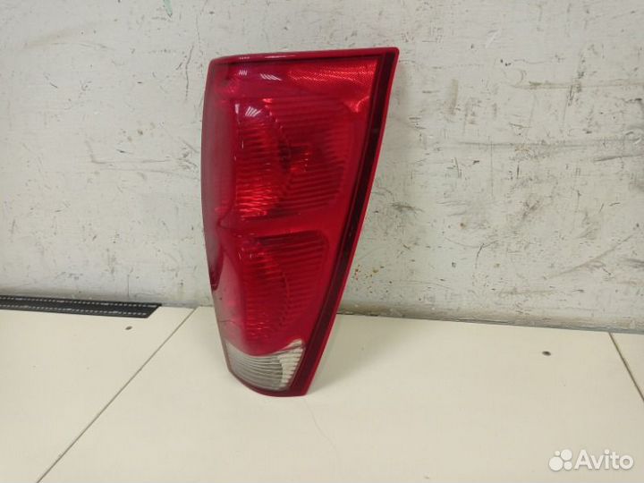 Фонарь задний правый Chevrolet Avalanche 2004