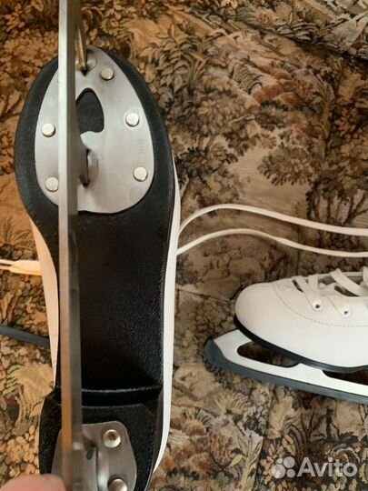 Коньки фигурные женские 39 размер