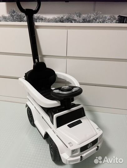 Машинка каталка с ручкой mercedes