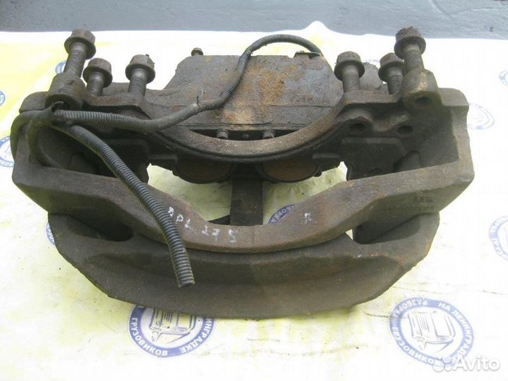 Суппорт передний правый 5001866429 renault trucks