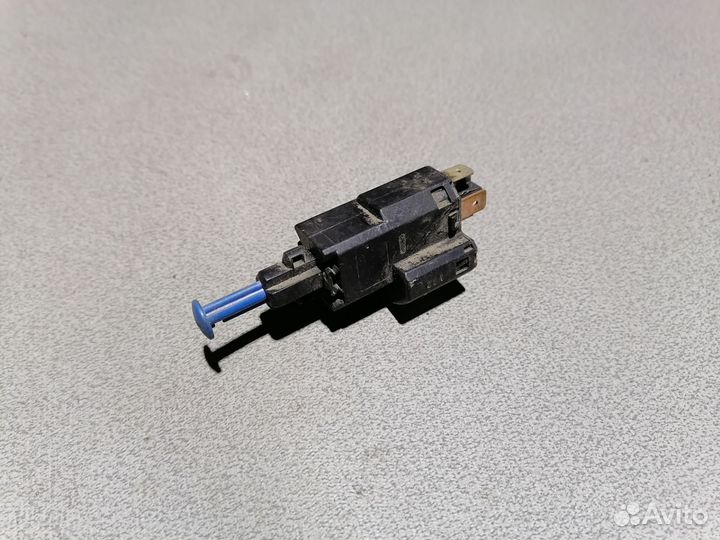 Opel Vectra B датчик стоп сигнала