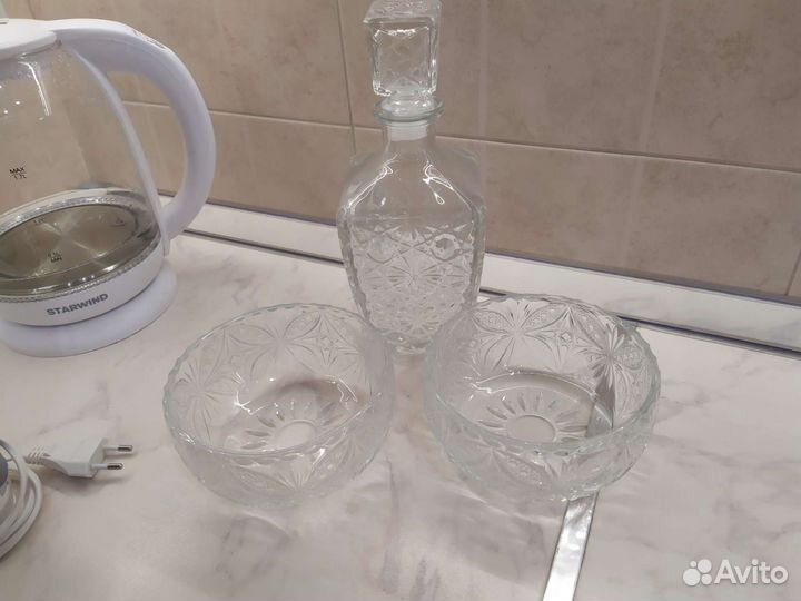 Графин и вазы