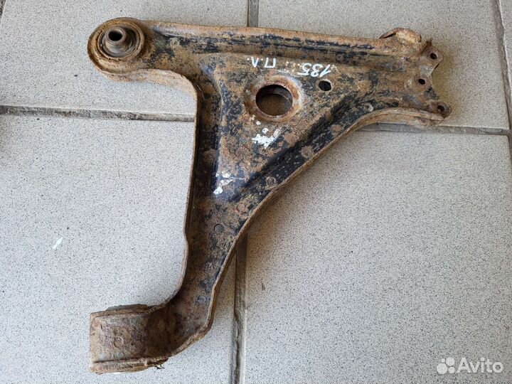 Передний рычаг Опель омега Б