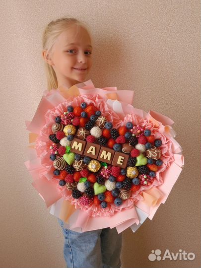 Съедобные букеты из клубники