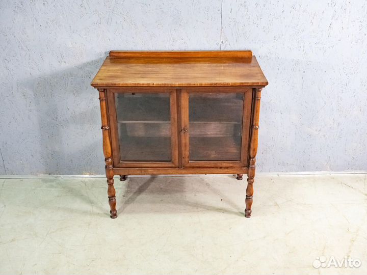 Антикварный чайный столик из ореха