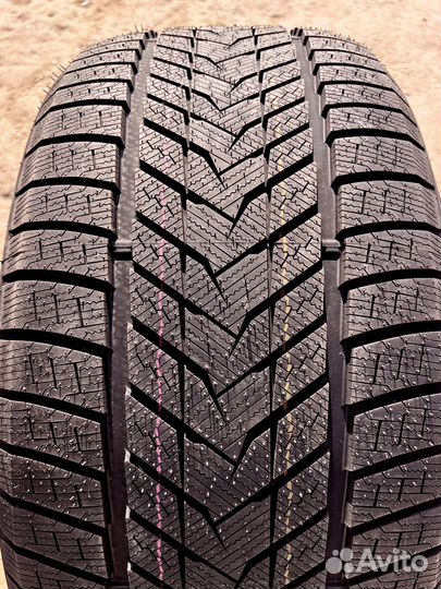 Sonix WinterXPro 999 275/40 R21 и 315/35 R21 122U