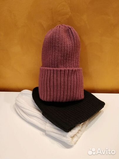 Шапка и манишка теплый набор в подарк