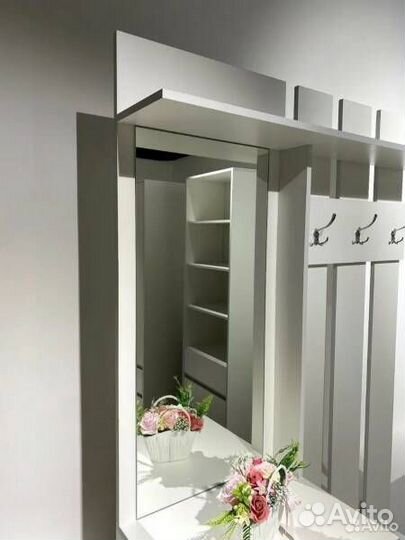 Вешалка в прихожую белая