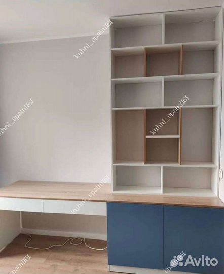 Письменный стол с полками