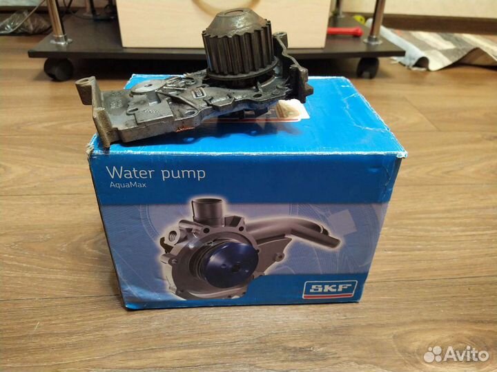 Помпа Б/У рено Меган 2 1.6/16