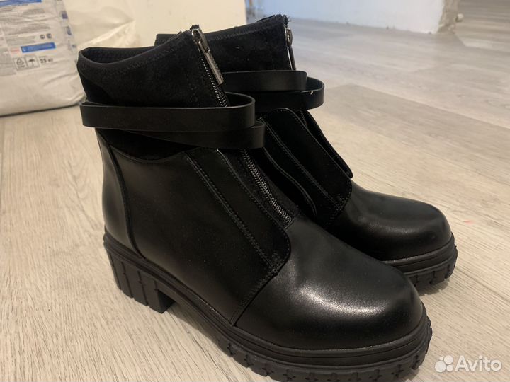 Ботинки новые 38 размер