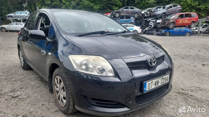 Бампер передний toyota auris E150