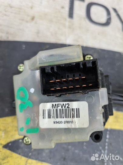 Подрулевой переключатель дворников Hyundai I-30 1