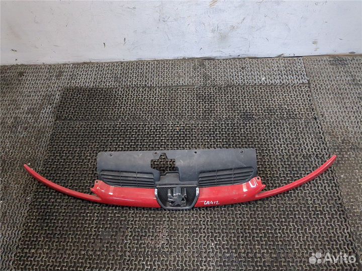 Решетка радиатора Peugeot 206, 2003