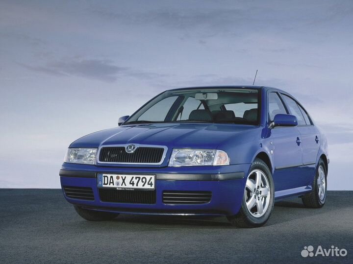 Передний Бампер Шкода Октавия 1 A4 1U0807221K