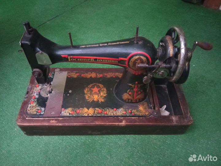 Раритетная швейная машинка