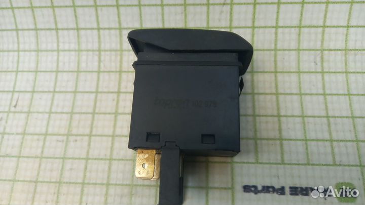 Кнопка обогрева заднего стекла Volkswagen Golf